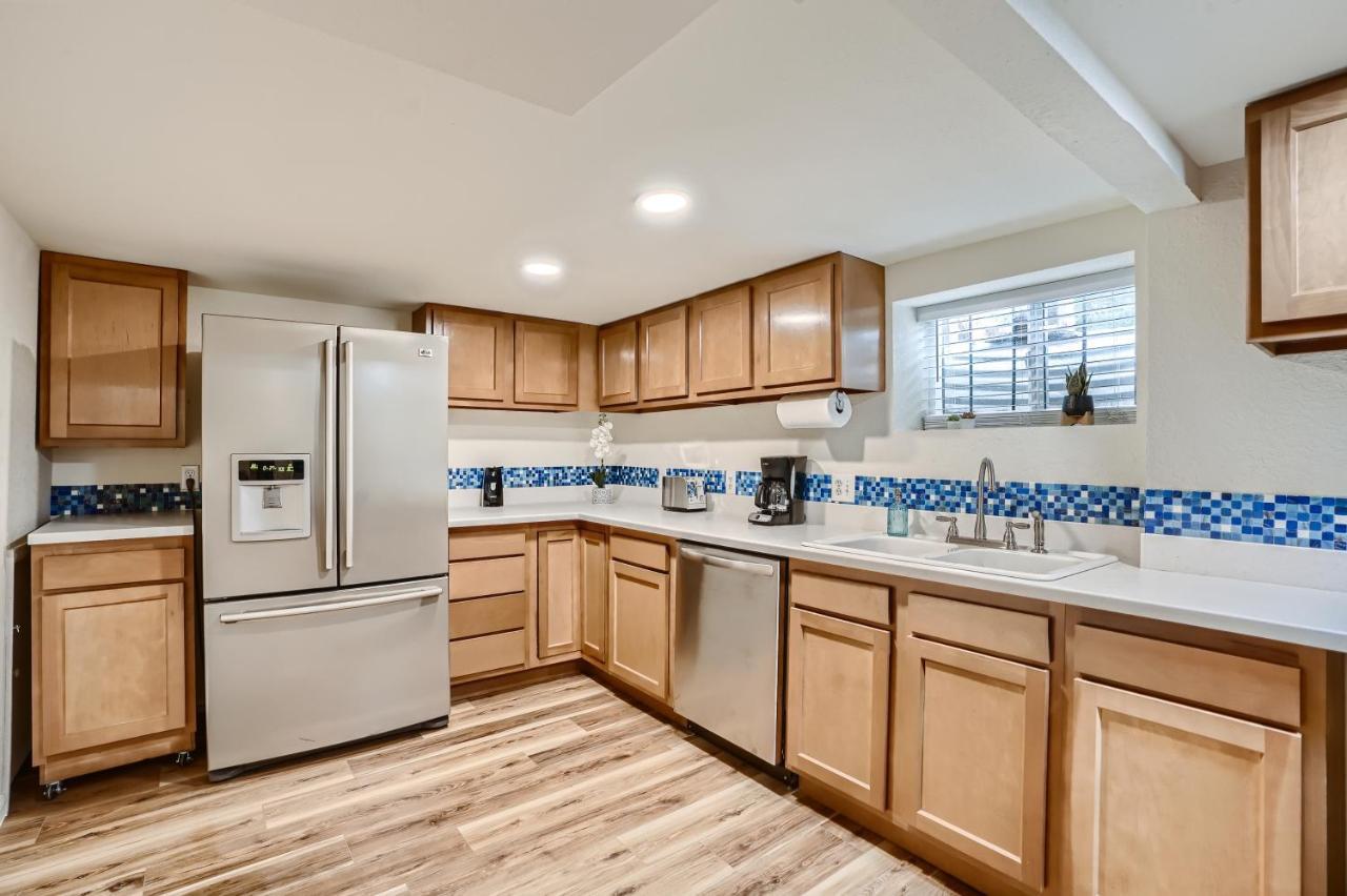 Sloans Lake Getaway - Basement Apartment Near Broncos And Downtown Denver Lakewood Bagian luar foto